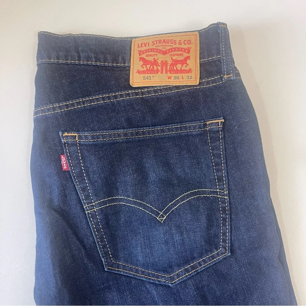 Men’s Dark Blue Levi’s Jeans Size 36 x 32